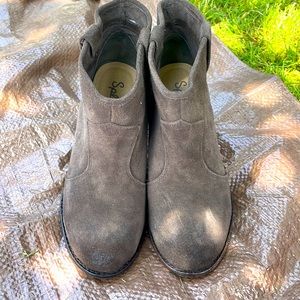 Splendid Lakota size 8.5 boots with heel